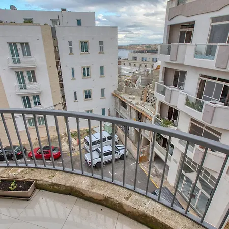 Apartment Bright, Modern & Spacious 3 Bedroom Mmic1-1