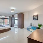 Bright, Modern & Spacious 3 Bedroom Mmic1-1 *