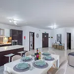 아파트 Bright, Modern & Spacious 3 Bedroom Mmic1-1 *