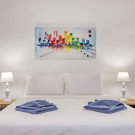 Bright, Modern & Spacious 3 Bedroom Mmic1-1 *