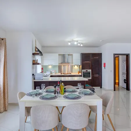 Апартаменты Bright, Modern & Spacious 3 Bedroom Mmic1-1 *