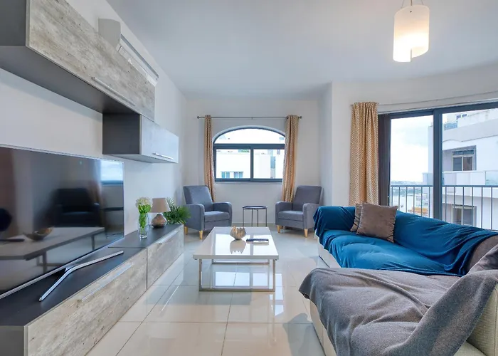 Bright, Modern & Spacious 3 Bedroom Mmic1-1 *