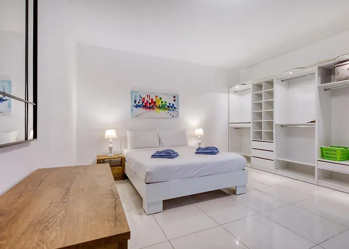 Апартаменты Bright, Modern & Spacious 3 Bedroom Mmic1-1 *