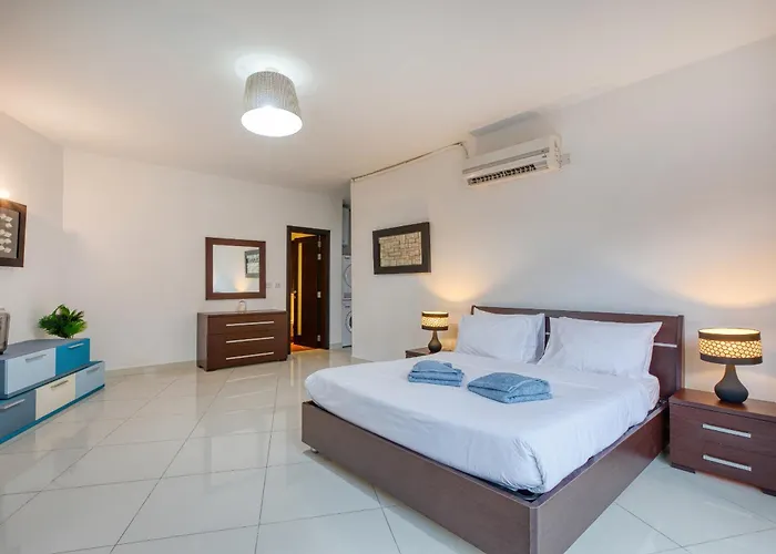 Bright, Modern & Spacious 3 Bedroom Mmic1-1 شقة