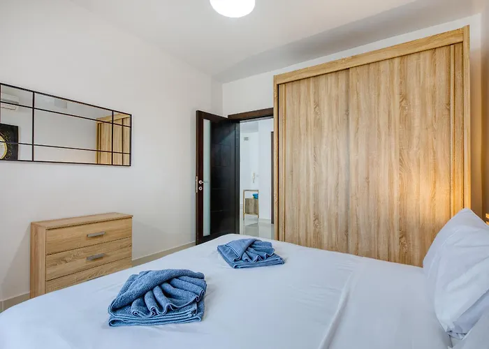 Bright, Modern & Spacious 3 Bedroom Mmic1-1 *