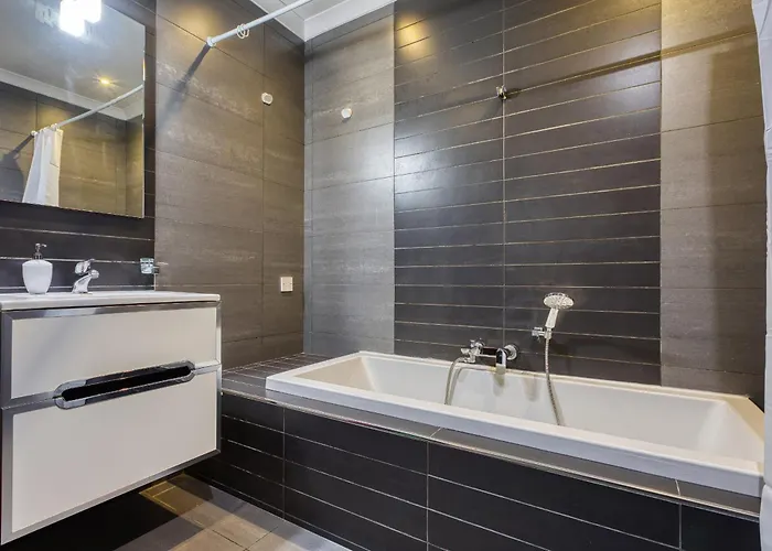 Bright, Modern & Spacious 3 Bedroom Mmic1-1 شقة *